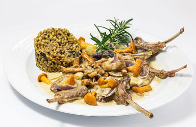 Autorskie danie serwowane w Diningsavory